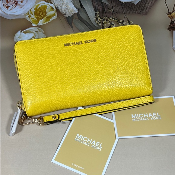 🌸 MICHAEL KORS GOLDEN YELLOW LARGE FLAT MULTIFUNCTION PHONE CASE LEATHER - Picture 1 of 6